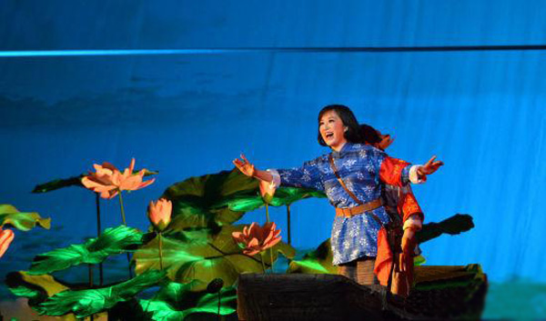 新版民族歌剧《洪湖赤卫队》舞美重塑洪湖岸边的战争环境